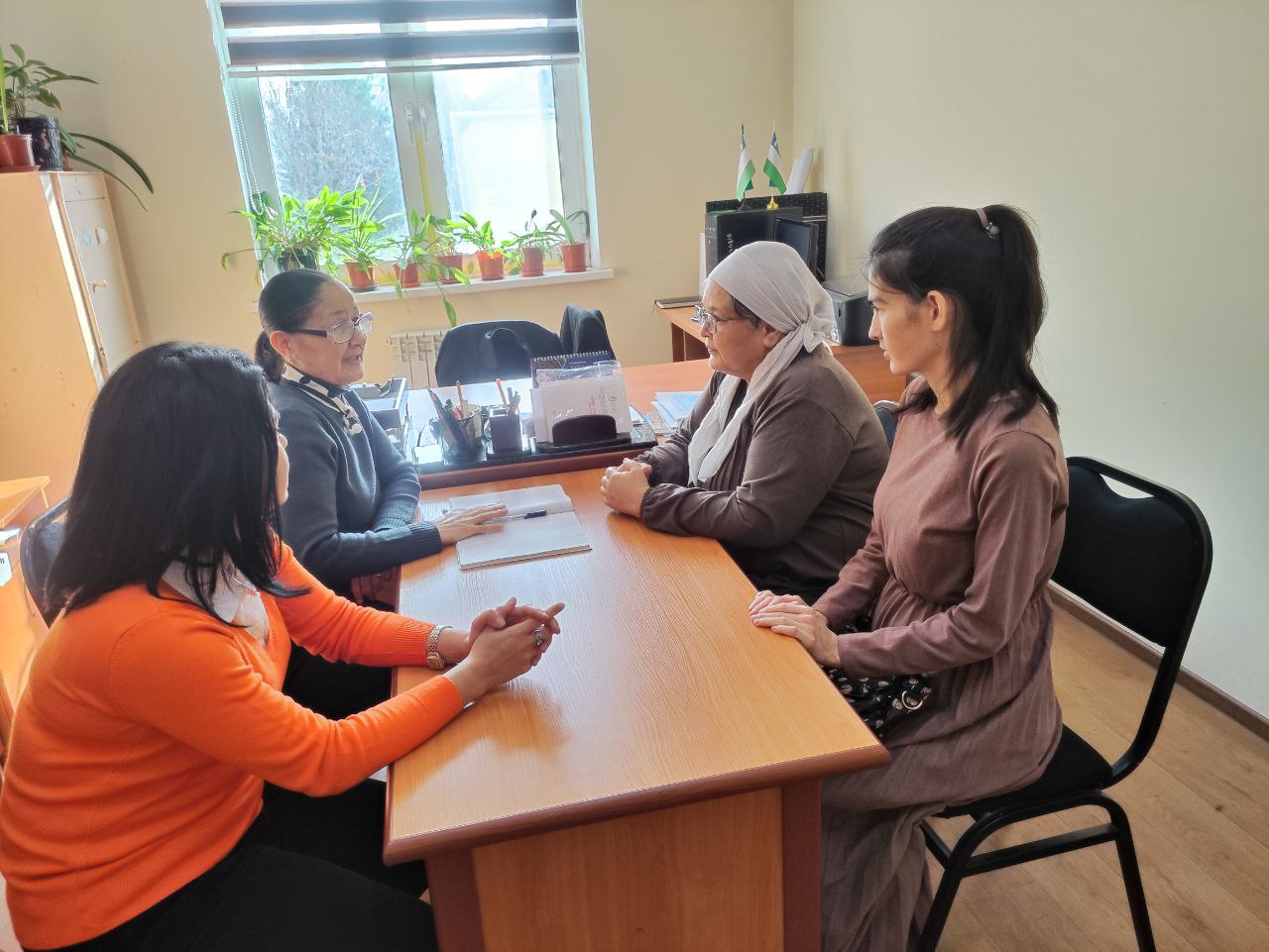 Oilalik talabalar bilan suhbat