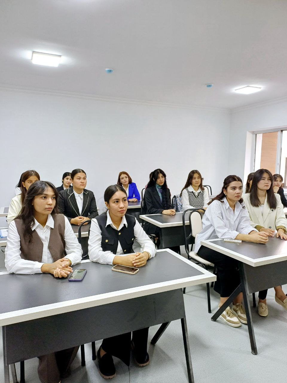 Büstgenli ayol bilan jinsiy aloqa Qin ichida top porno video onlayn